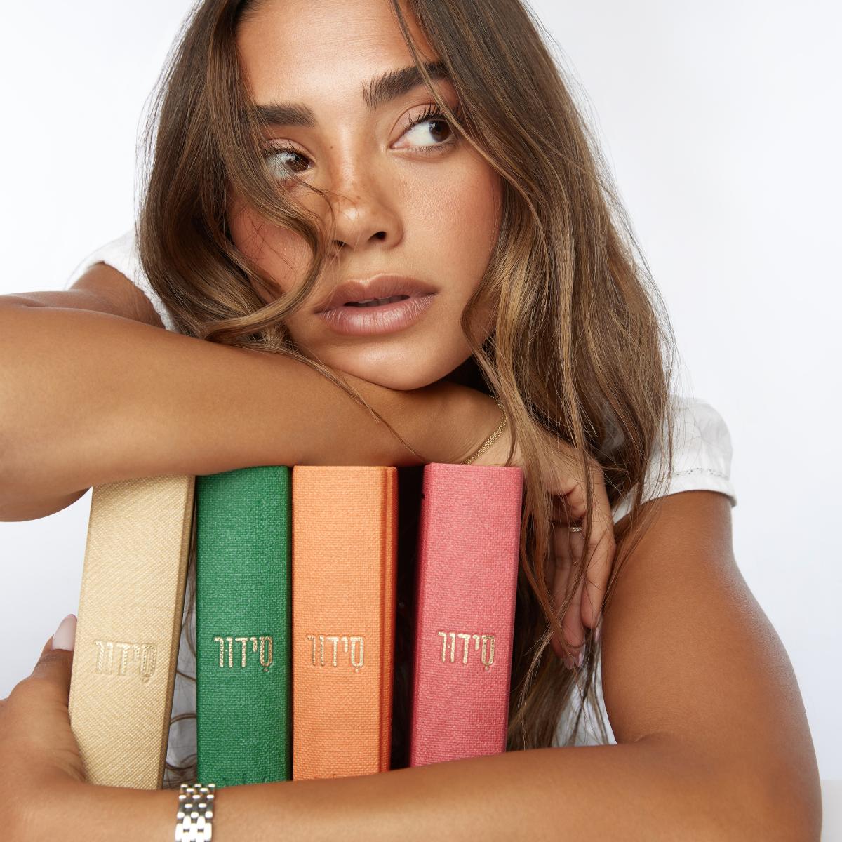 סידור “השחר הבקיע” עם הטבעת שם אישי