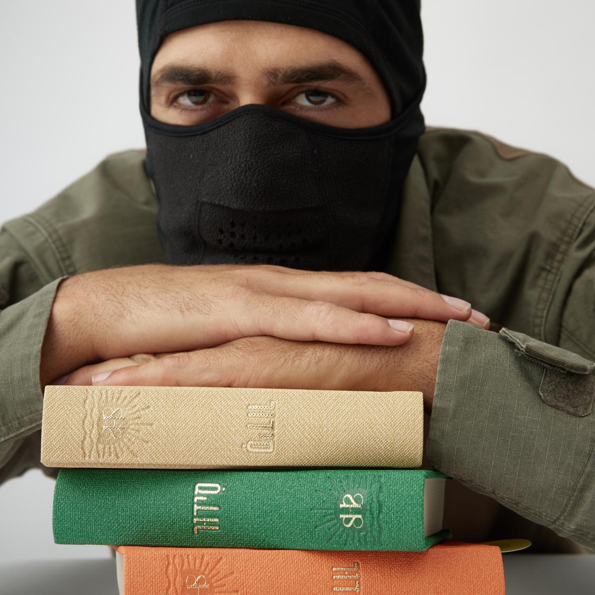 סידור “השחר הבקיע” עם הטבעת שם אישי